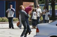 Modern_family_en_garde_main_200x400