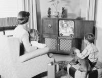 Mother_watching_tv_with_family_200x400