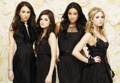 Pretty_little_liars_group_400x400