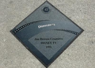 Walk_of_fame_dinosaurs_400x400