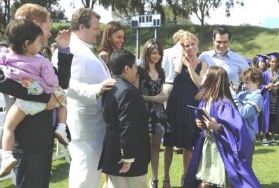 Modern_family_see_you_next_fall_main_400x400