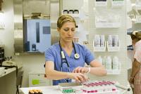 Nurse_jackie_101_1382_200x400