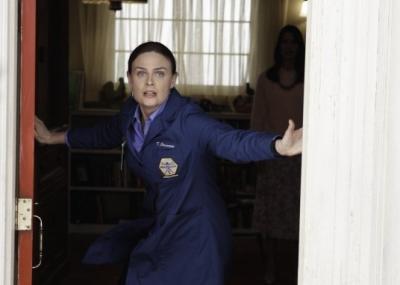 Bones_TheShotInTheDark_scene7-0914-_400x400