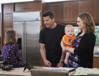 Bones-Ep1101_DavidEmily-Sc1_00301r_hires2_200x400