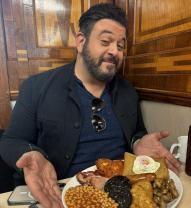 Adam_richman_eats_britain_241x208