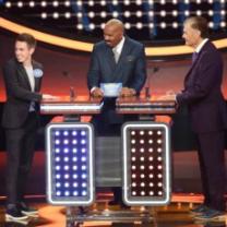 Celebrity_family_feud_2015_241x208