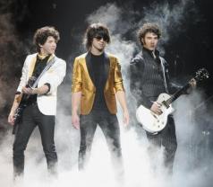 Jonas_brothers_living_the_dream_241x208