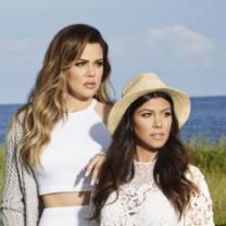 Kourtney_and_khloe_take_the_hamptons_241x208