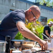 Throwdown_with_michael_symon_241x208