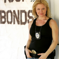 Wife_mom_bounty_hunter_241x208